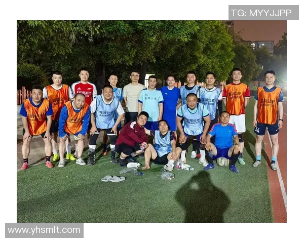 足球明星比心动作背后的温暖故事与球迷情感连接 足球明星比心动作背后的温暖故事与球迷情感连接